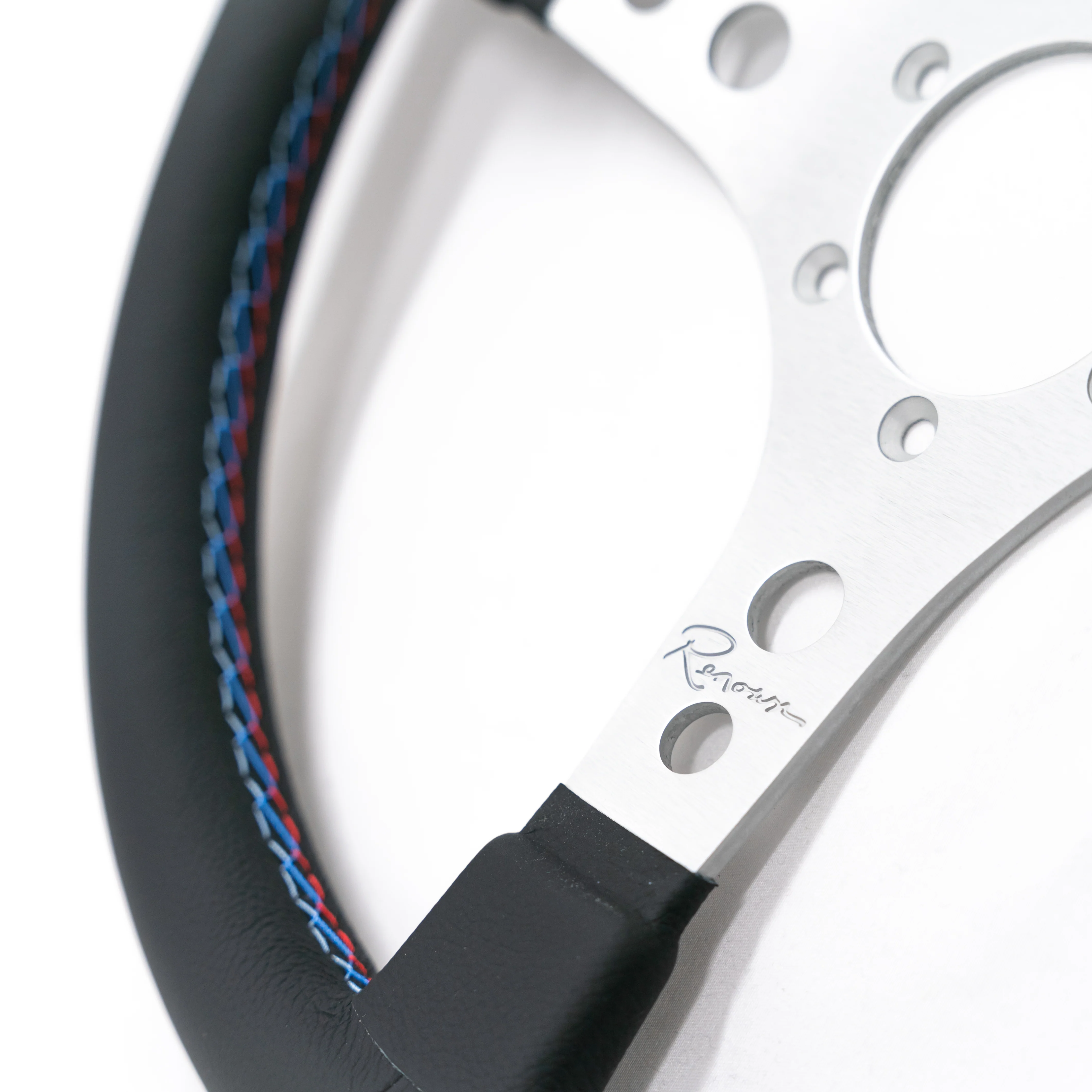 Renown Riverside Silver Leather Steering Wheel (350mm) - Image 5